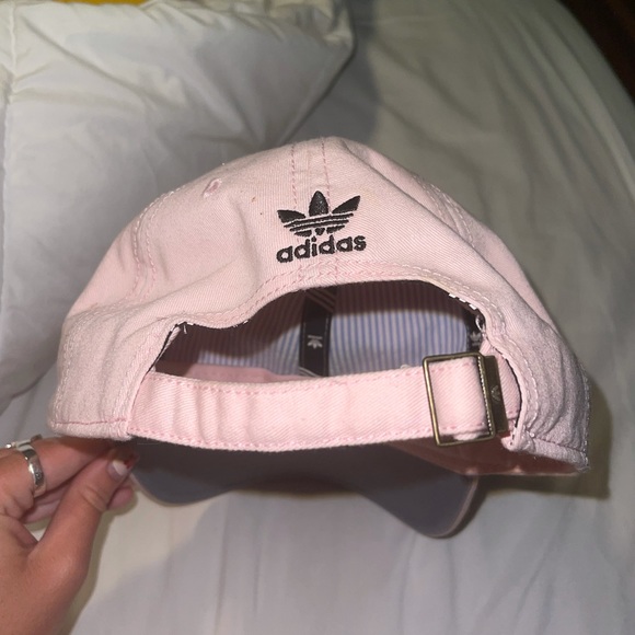 Light pink adidas adjustable hat - Picture 2 of 2